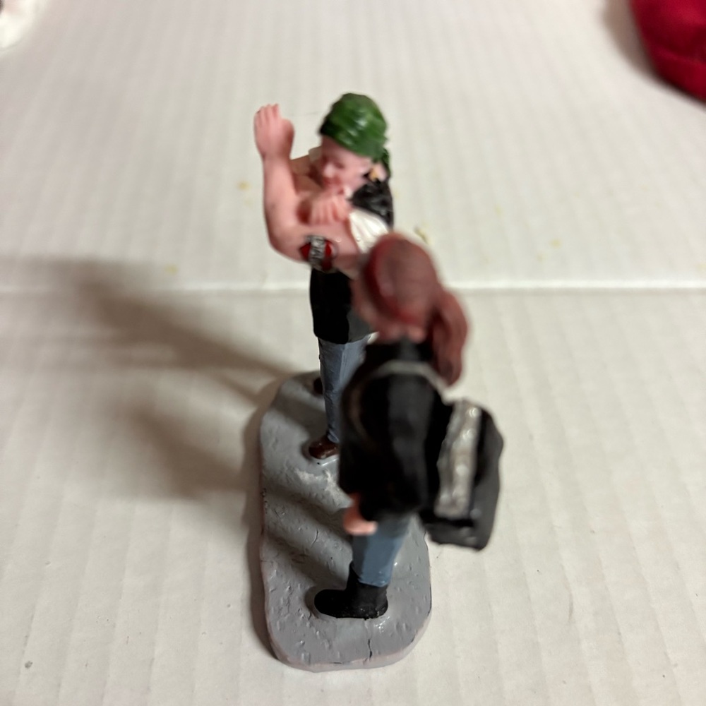 LEMAX - NEW TATTOO - HOLIDAY VILLAGE FIGURINE - #52379 - 2015 - Picture 4 of 6